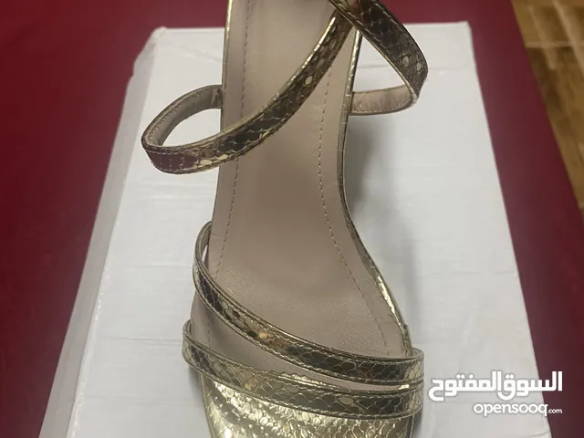 Gold With Heels in Amman