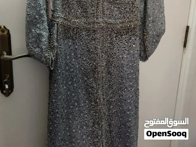 فستان مستعمل للبيع