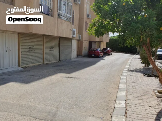 محل مخزن استور مقابل جاردن8 التجمع الاول موقع متميز وبه عداد كهرباء و امن وحراسة  24 ساعة store