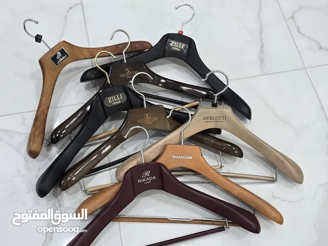 علاقيات ثياب للبيع