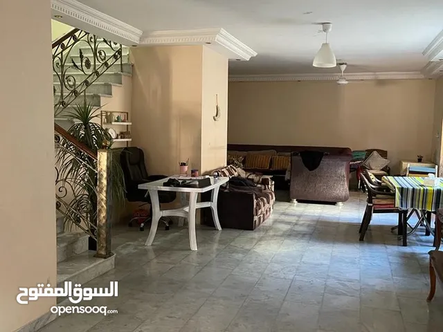 شقة أرضية مميزة للبيع في الشميساني - قرب السفن الفن 375م مع حديقة وترس تشطيب سوبر ديلوكس