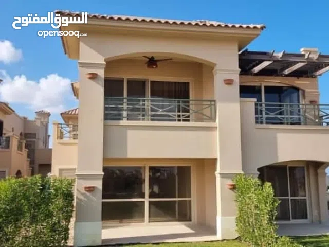 شاليه كورنر 3 غرف متشطب بالكامل للبيع في لافيستا راس الحكمة استمتع بفيو مفتوح ومباشر على البحر