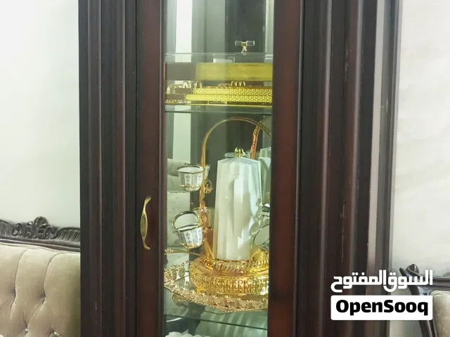 اثاث منزلي فضيه وطربيزات وسجاد