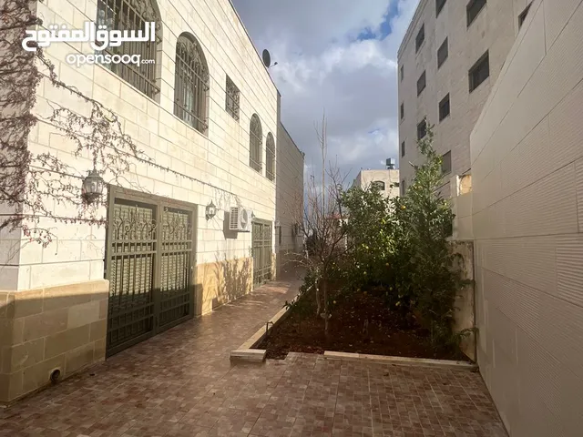 900 m2 4 Bedrooms Villa for Sale in Amman Jubaiha