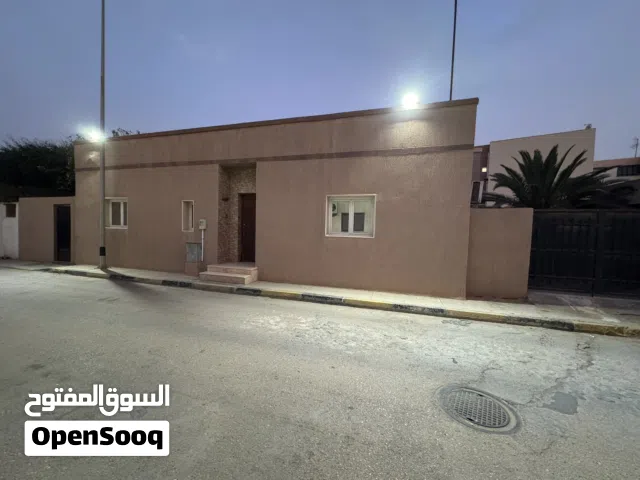 منزل للبيع في حي سكني مغلط داخل المخطط ( موقع ممتاز جدا )