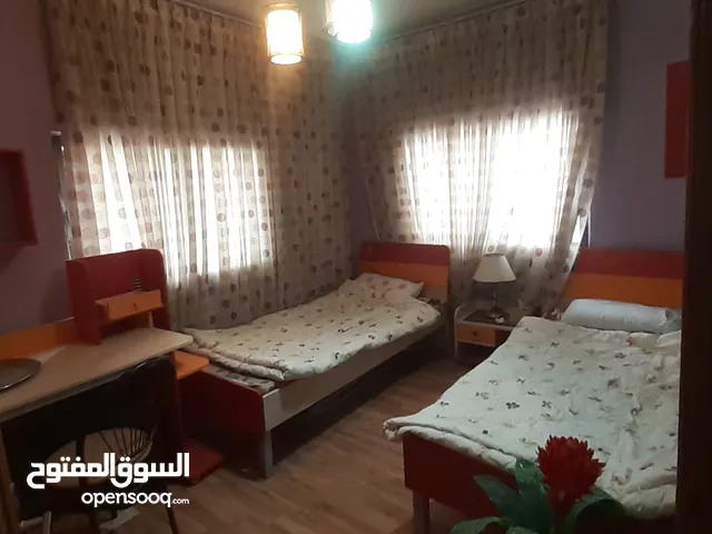 3 شقق وروف وتراس بسعر شقة ،،،، كل شقة غرفتين نوم وصالون وصالة وحمامين ، تاسيس لتدفئة مركزية، مستودع،