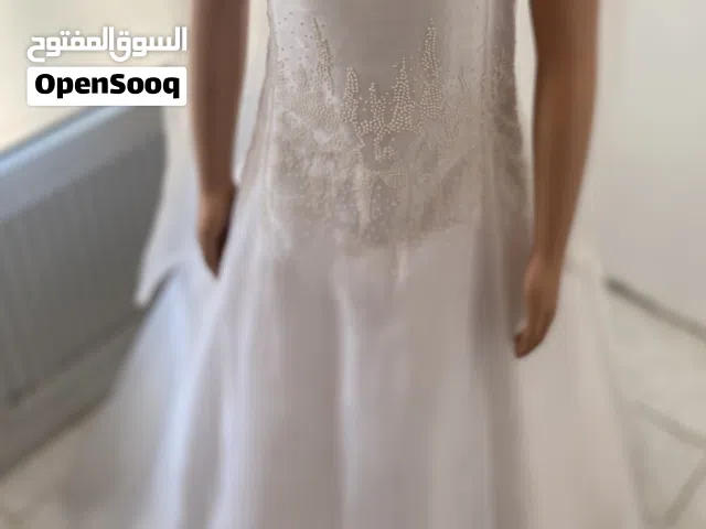 فستان بناتي شبه جديد ، مناسب للعيد أو للحفلات والسهرات ، لون أبيض