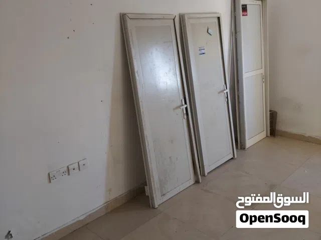 للبيع ابواب المنيوم مستعملة للبيع في ابوظبي مصفح الصناعية