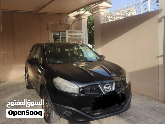 2013 نيسان قشقاي Standard