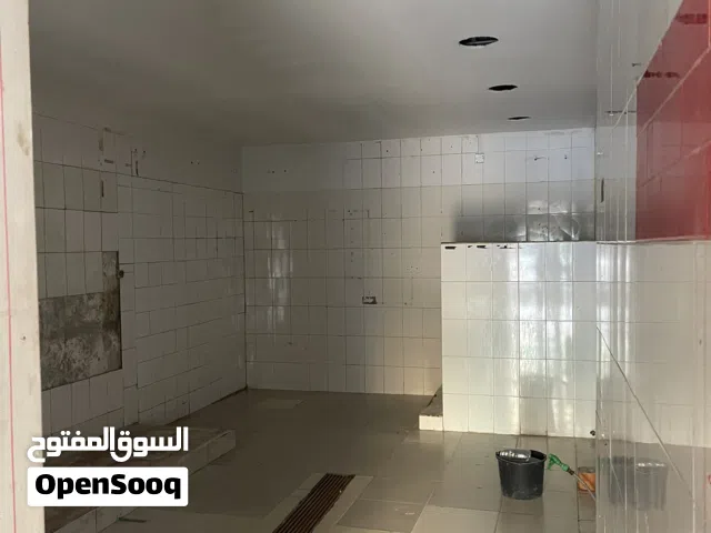 للتاجر محل ع شارع عراد