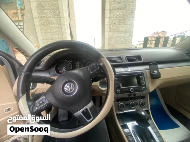 2012 فولكسفاغن باسات Standard