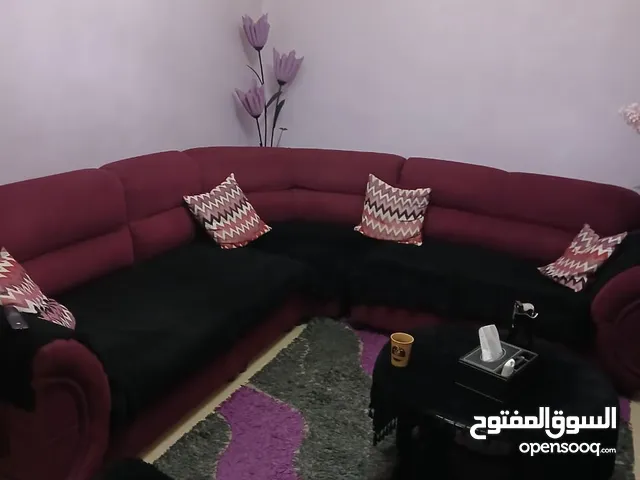 طقم كنب بحاله ممتازه مع لوازمها