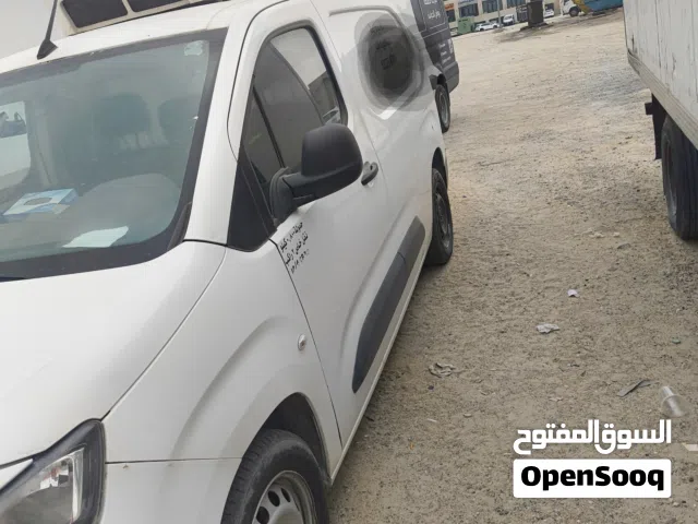 2020 بيجو بارتنر B9