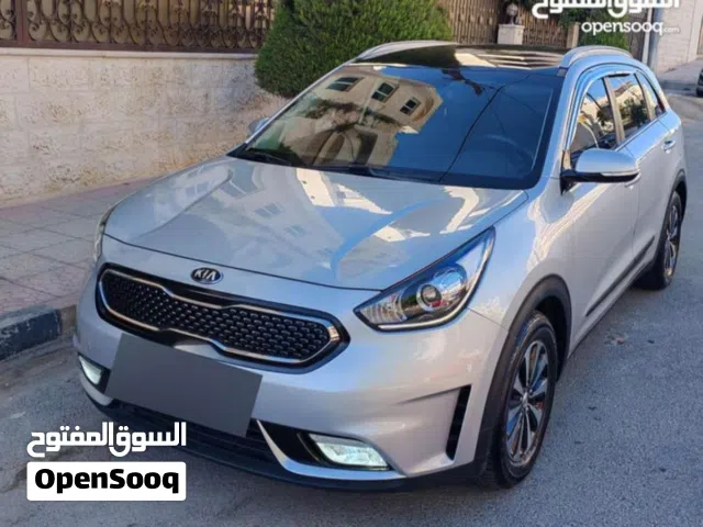2018 كيا نيرو Standard