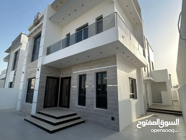 فيلا راقية للبيع في العامرات المنطقة الخامسة