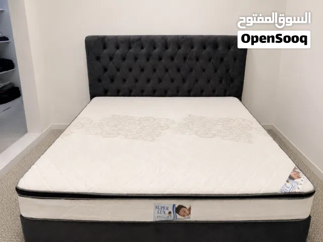 سرير مع مرتبة