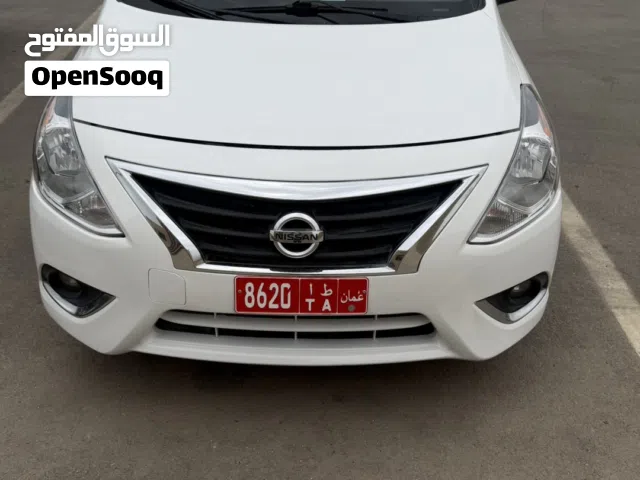 Sedan Nissan in Dhofar