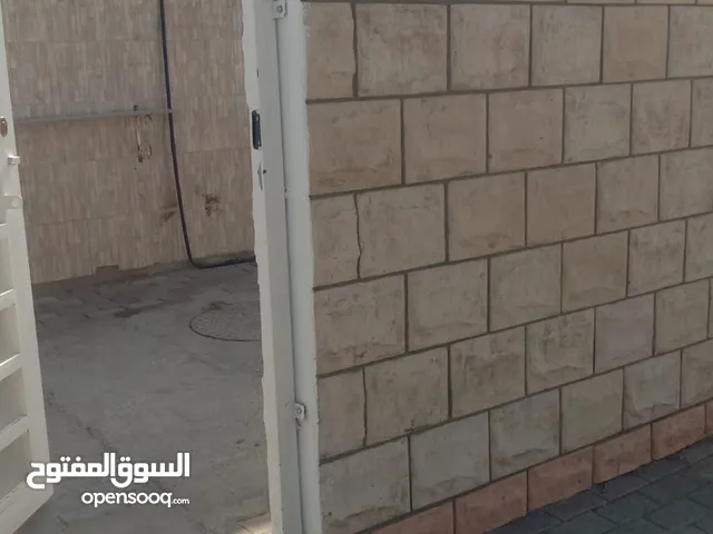 مبنى سكني  نص مسلح مؤجر ب 240 ريال  بخرايط لثلاث طوابق  مع اباحه