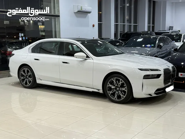 BMW 740i 2023 (White)