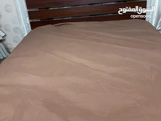 تخت مفر ونص مع فرشة وخيانة وراية مع إضاءة للبيع