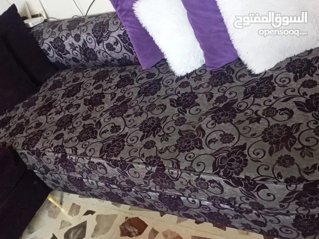 كنبيات معيشة مستعمل للبيع بحالة جيدة خشب سويد واسفنج ضغط عالي عمان كنبيات مستعملة للبيع