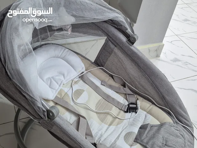 كرسي اطفال هزاز جديد استعمال كم يوم فقط يعمل بشكل ممتاز ماركة ماستيلا جودة ممتازه مع قطعه طاوله