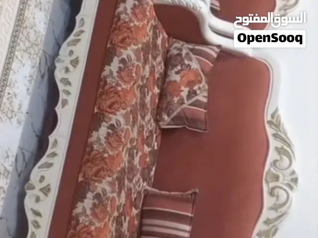 تخم قنفات للبيع 4كباروكراسي 2وطبلاتهن