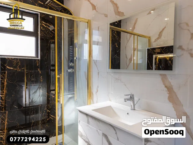 شقه طابق ارضي على شارع المطار مقابل جامعه البتراء ارقى احياء البنيات الجنوبي