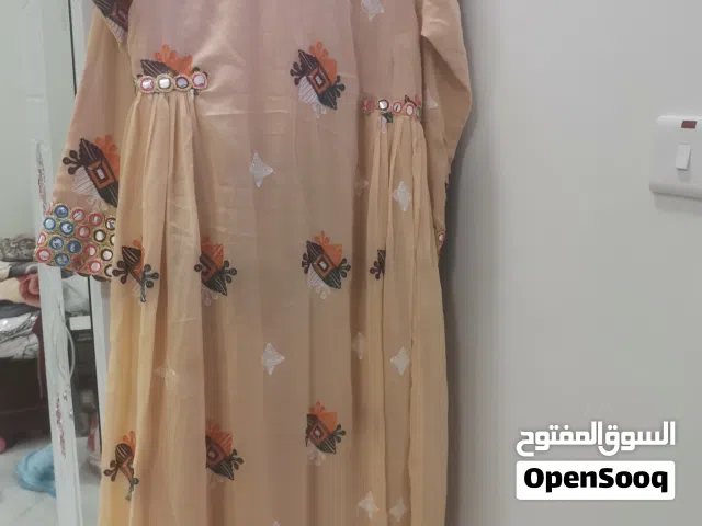 فساتين وملابس مستعمله