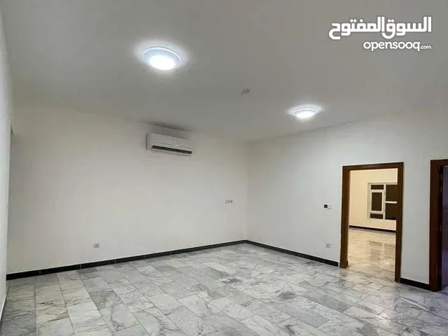 200m2 4 Bedrooms Townhouse for Rent in Basra Other