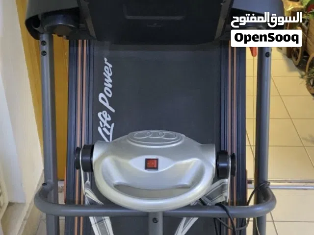 جهاز كارديو مع جهاز تدليك متصل