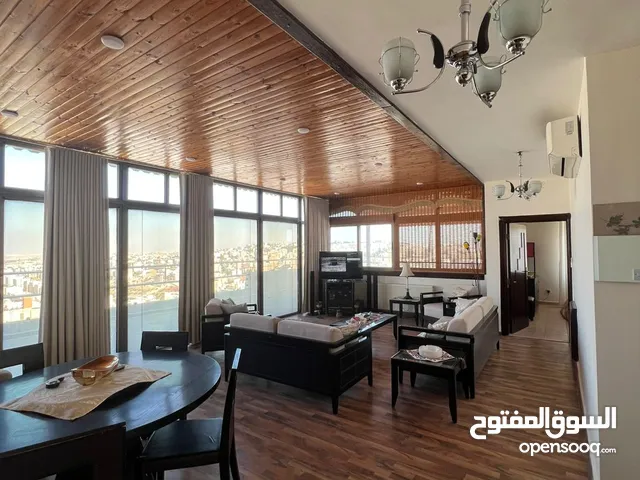 روف ذو إطلالة رائعة في اجمل مناطق الجبيهة مفروش للايجار