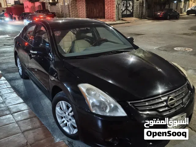 2010 نيسان التيما S