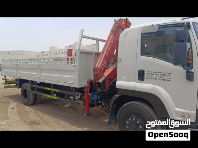 شاحنه جديده للايجار الشهري اسيزو مع رافعه  مع مواصفات بيدو جاهزه للعمل