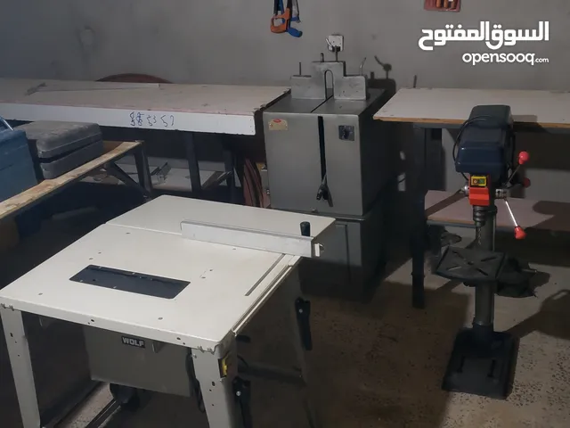 ورشة المنيوم متاكامله. باكامل معدتها مستخدم جديد صاحبها فعل بها عماره واحده. وجنبها