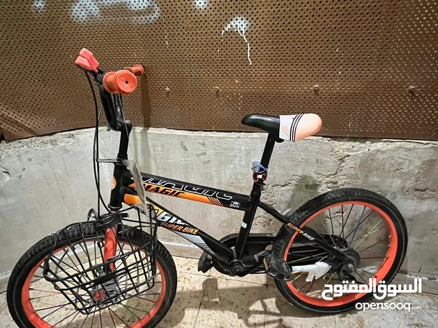 بسكليت مُرتفع للكبار مستعمل ب اربع عجلات بحاله ممتازه