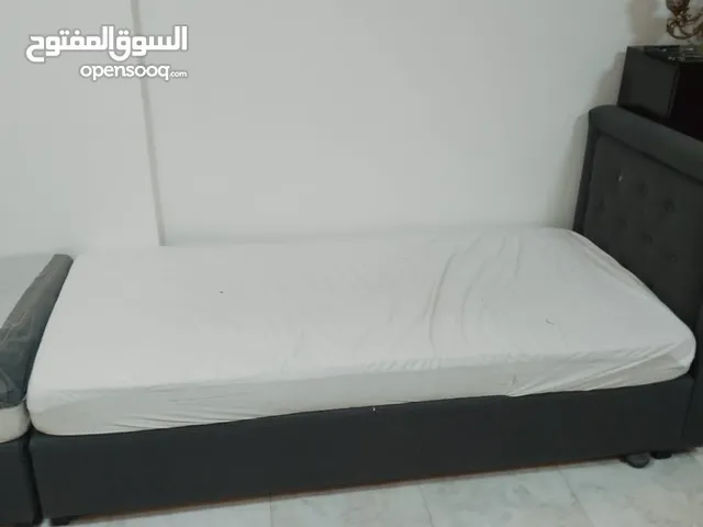 سرير مفرد مع الفرشه بحاله جيده سعر السرير الواحد مع الفرشه ب 75