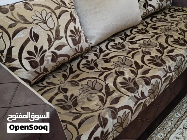 صالون للبيع