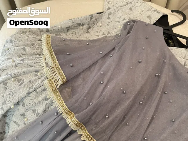 بكج فستانين سهرة بأقمشة صيفية فاخرة لمحبي اللؤلؤ
