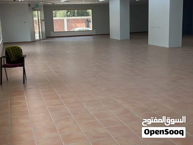 للايجار معرض في الشويخ 9500 متر