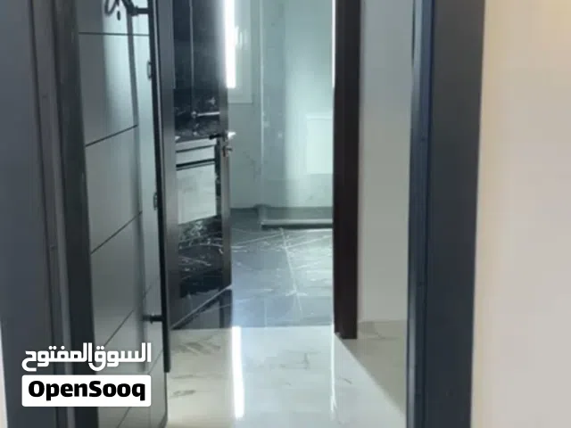 شقة تجارية بالمولد تشطيب درجة اولي في رئيسي النوفليين بمبني خدمي متكامل