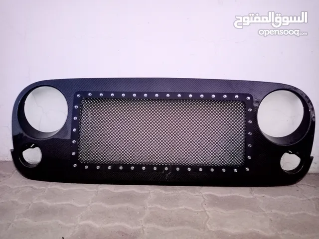 للبيع شبك امامي باللون الاسود لسياره جيب رانجلر jk بسعر مناسب استخدام اقل عن سنه