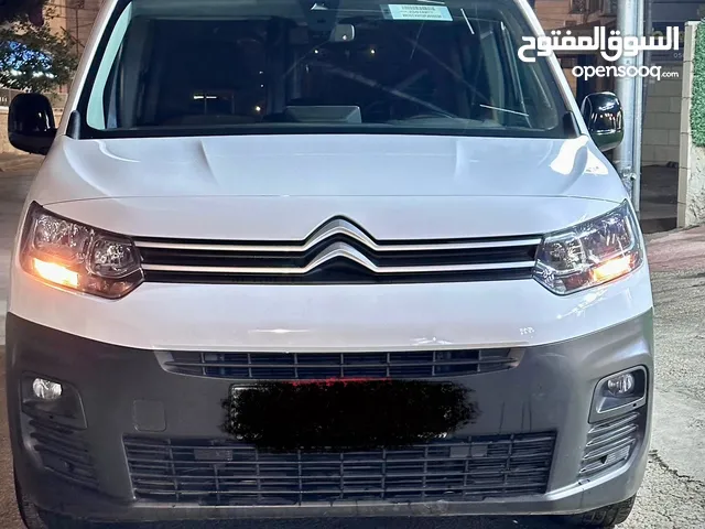 سيتروين برلنجو بحاله الوكاله بيع او بدل على كادي