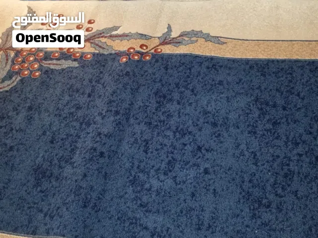 سجادة مودرن أنيقة وبحالة ممتازة