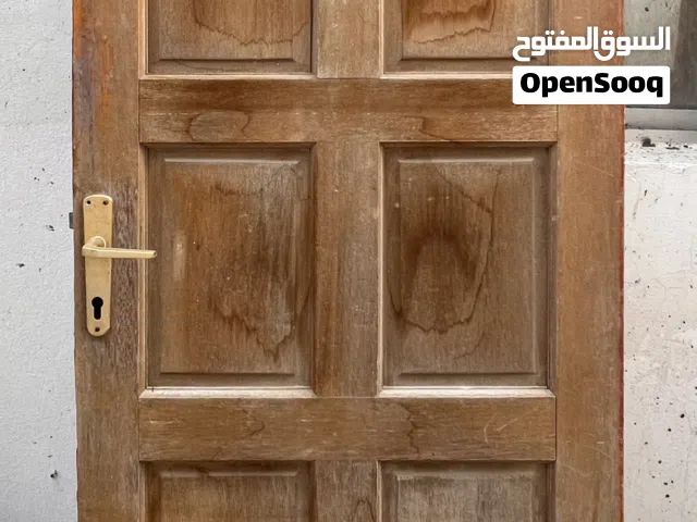 للبيع باب كلاسيكي قديم وجميل مع الفريم