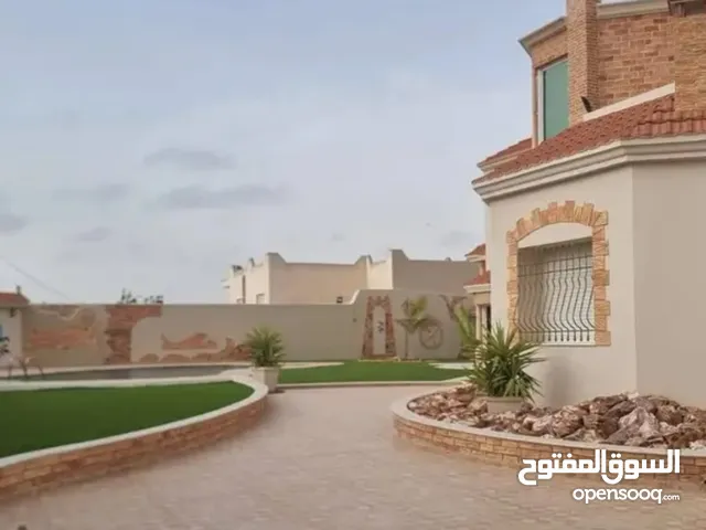 فيلا روعه للبيع في طريق العين
