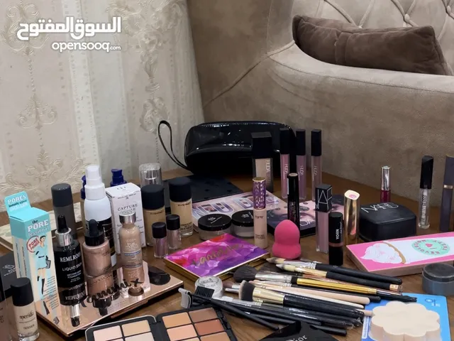 مستحضرات الميكب أرتست بروفشنال للخبيرات مع حقيبة خاصة قابلة للقفل