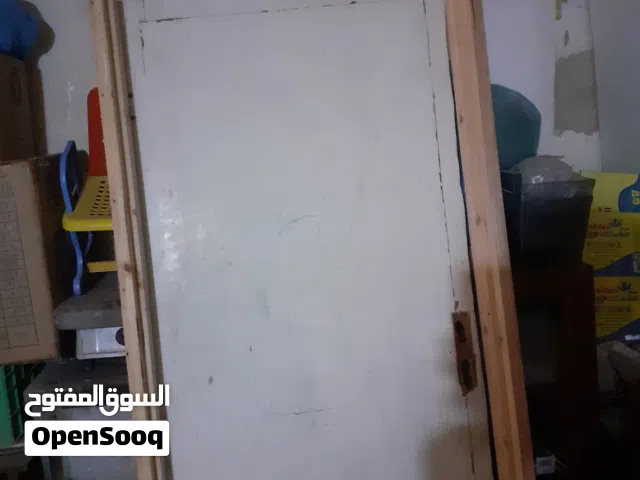 باب مع حلق للبيع