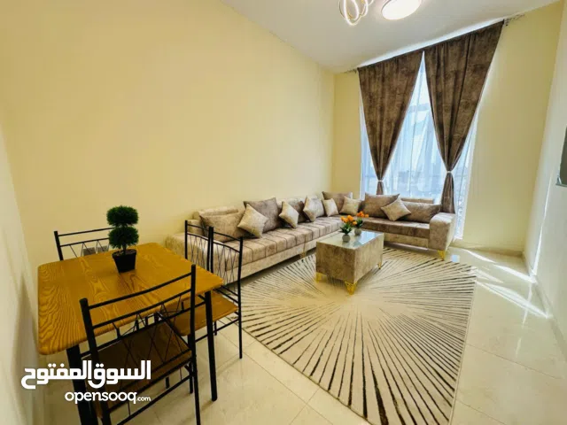 G1 غرفتين وصالة فاخرة وجديدة في موقع مميز/ 3 حمام/ وبلكون /للايجار الشهري شاملة الفواتير