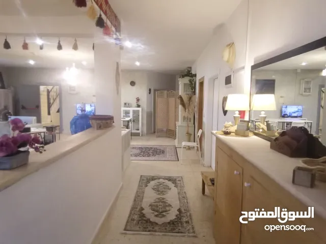 عقار طابقين